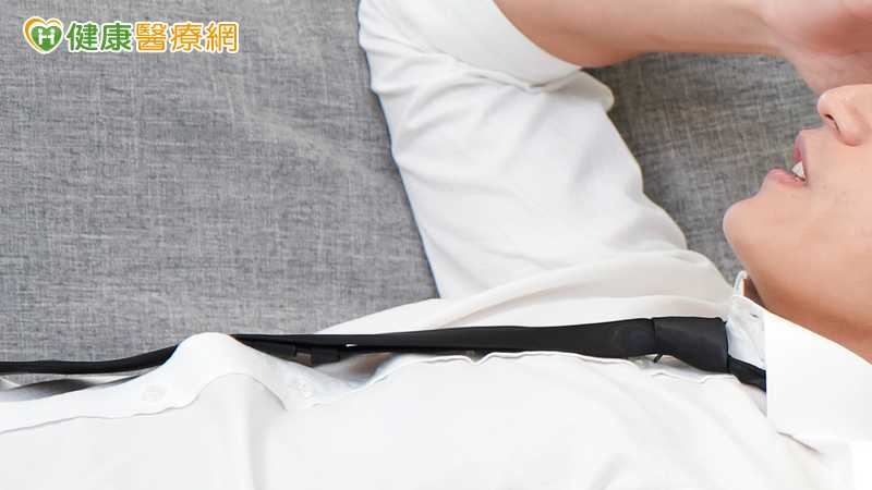 外宿失眠？研究揭「首夜效應」恐讓睡眠時間變短　專家揭原因與解方