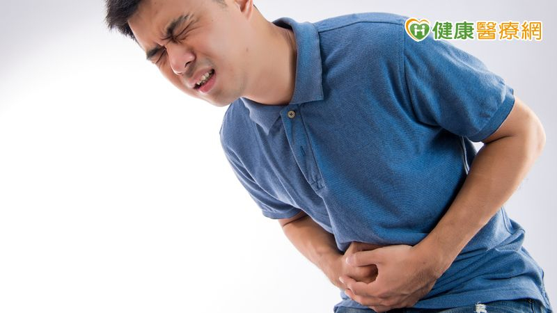 「墜腸」別輕忽！疝氣易增腸阻塞風險　出現腹股溝腫塊應就醫