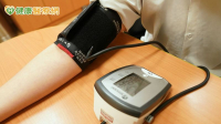 45歲男長期頭痛竟是高血壓！健檢一量「收縮壓150」醫：沒症狀也別輕忽
