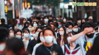 新冠單周就診2.4萬人次！疾管署估8月中下旬達高峰　籲高危群當心
