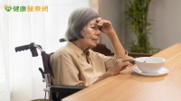 83歲婦罕見癌開大刀！術後呼吸衰竭長期臥床　166天後脫離呼吸器