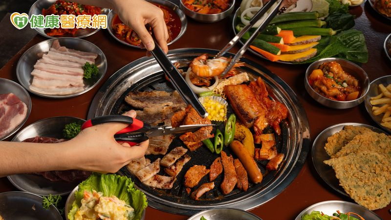 連假聚餐頻繁影響健康？醫：可「先蔬後肉」、分食共享