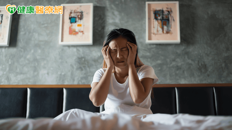 偏頭痛恐造成上班族「隱形失能」！止痛藥頻繁使用　三警訊當心反覆頭痛