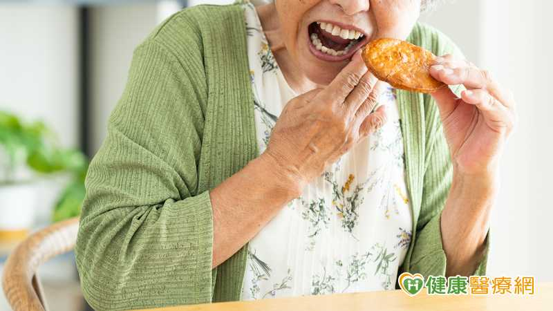 梅艷芳百歲母進食昏迷離世　醫談「噎到、嗆咳」差異：當心吞嚥退化