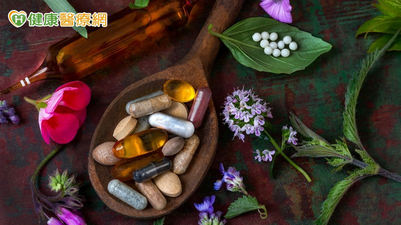 葡萄糖胺會讓失智惡化？醫：關節保健勿盲目補充　應與醫師討論