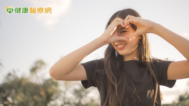 上班族久盯螢幕傷眼！中醫：視覺與2器官亦有關　10大食材助力眼力守護