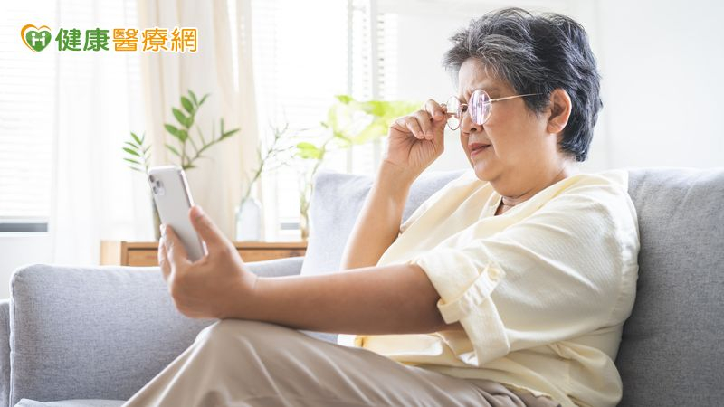 年長者「多社交」與失智症預防有關！跟AI聊天有幫助嗎？醫解答