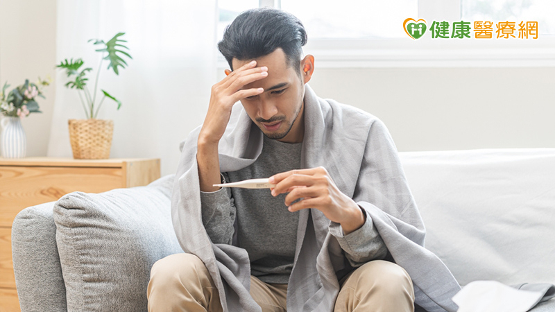 40多歲男「口腔潰瘍、發燒」確診M痘Ib型！當心症狀出現前就可能傳播
