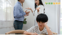 父母離婚孩子長大更易憂鬱？研究曝風險高41%　揭真正關鍵