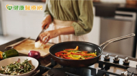 50歲年齡54歲身體！在家煮飯更健康？小心不沾鍋隱藏風險