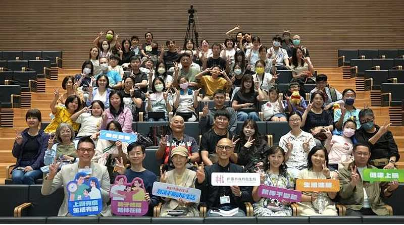桃園市衛生局舉辦「數位平衡心生活－別讓手機滑走生活」跨域對談。圖：衛生局提供