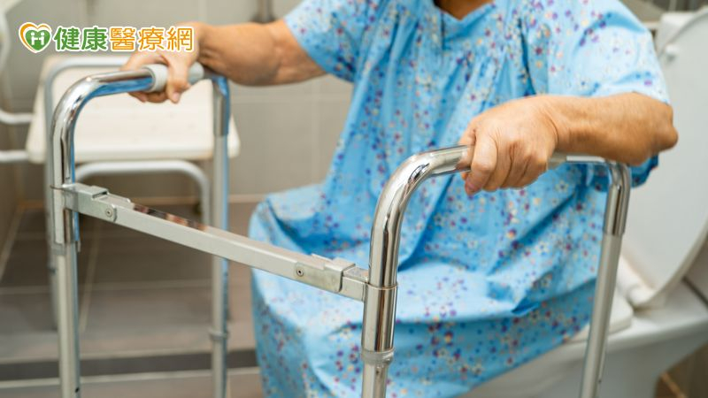 「沒有每天排便就是便秘」是長輩常見迷思，有些人可能因今天沒排便就感到緊張，希望趕快就醫或甚至自行使用瀉藥。