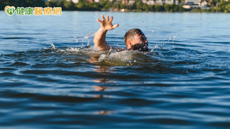 溺水獲救當下沒事也別輕忽　75歲男嗆水併肺炎