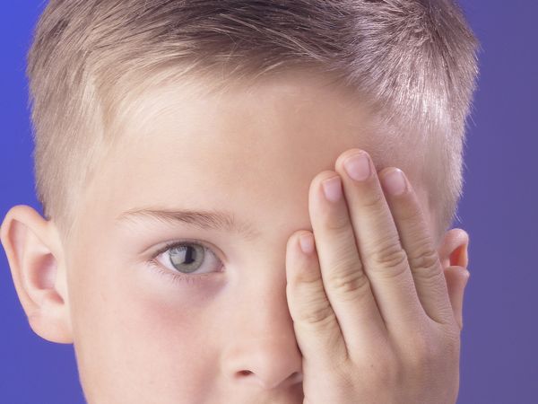 幼兒眼睛有白瞳　罹視網膜母細胞瘤恐喪命