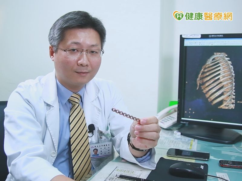 六旬男多處肋骨斷量身訂製骨釘板助恢復 健康醫療網 健康養生新聞資訊網路媒體 六旬男多處肋骨斷量身訂製骨釘板助恢復 健康醫療網 健康養生新聞資訊網路媒體