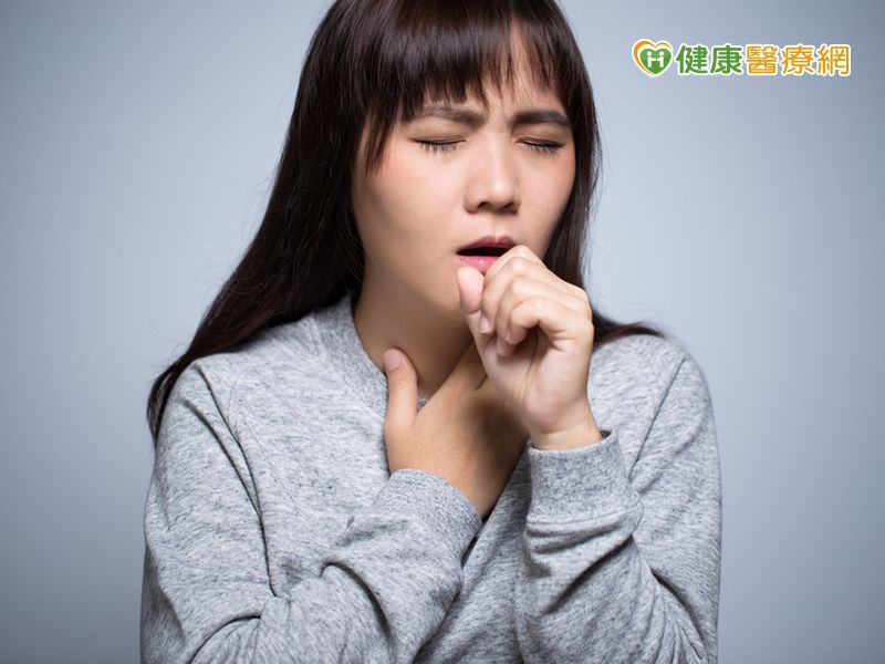醫師提醒肺癌病友不要灰心喪志，目前已有新藥可治療肺癌骨轉移，可預防情況一再惡化。